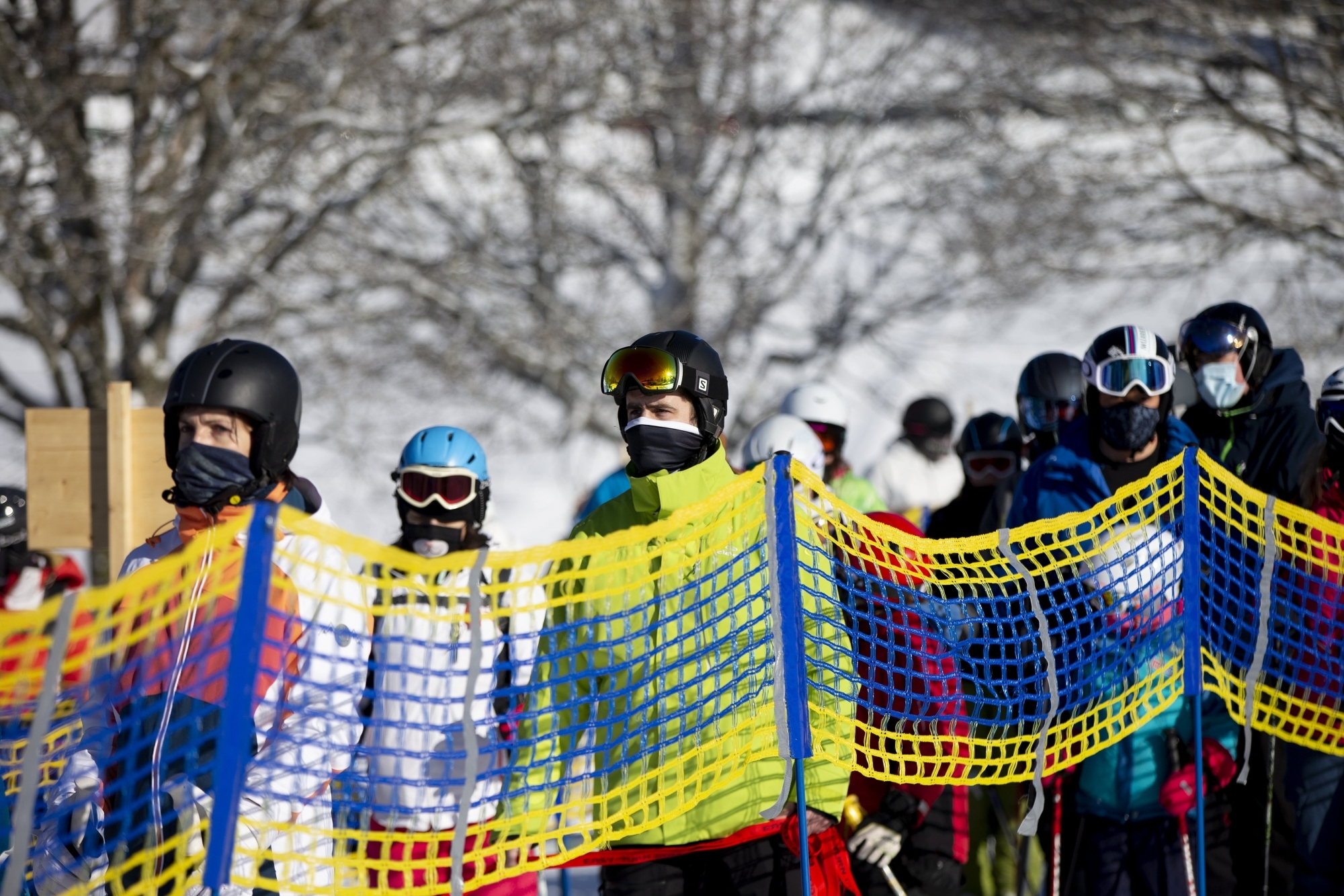 Des skieurs masqués aux Bugnenets-Savagnières, le 24 janvier 2021.