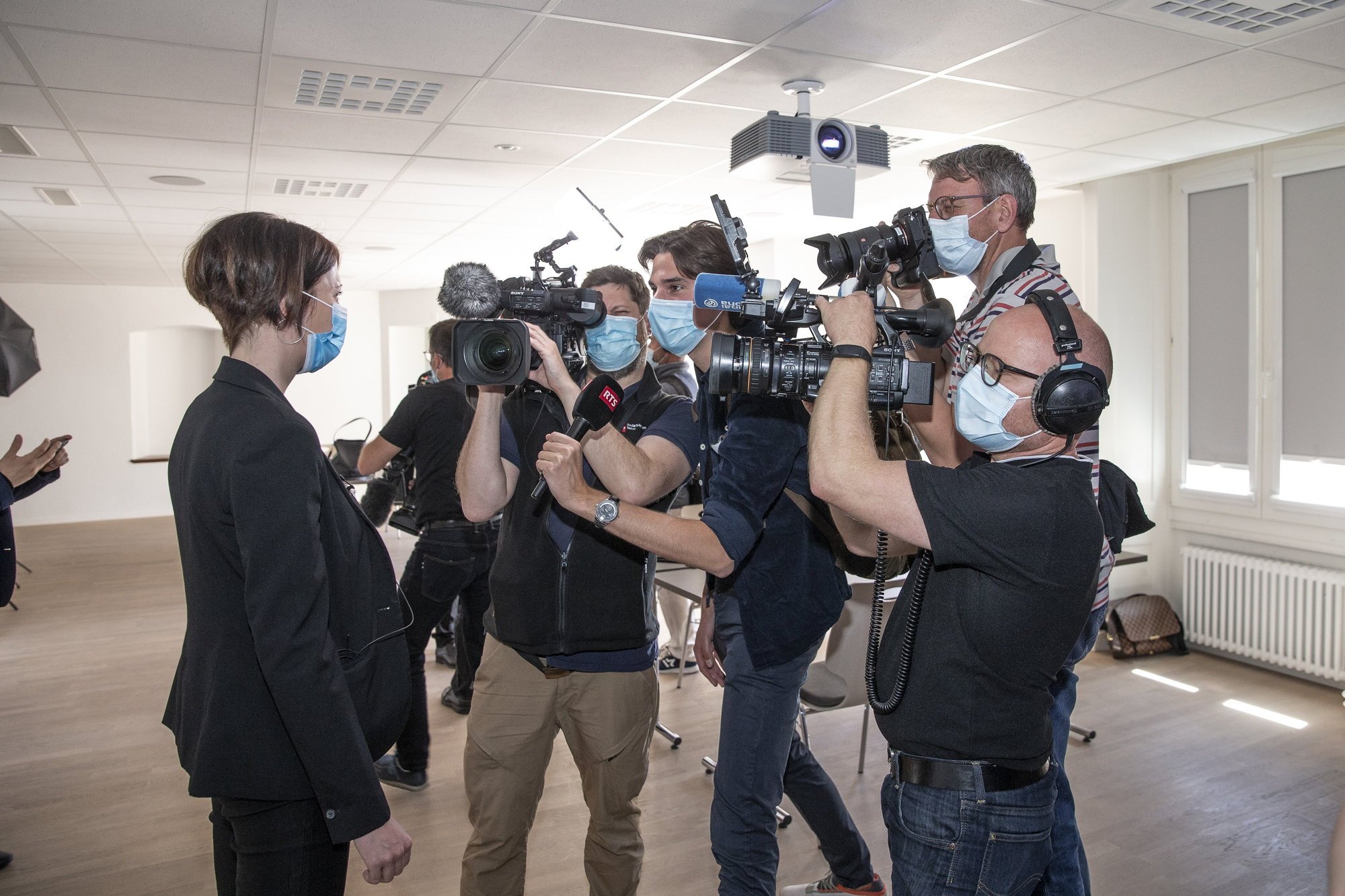 Crystel Graf a créé la surprise lors de l'élection au Conseil d'Etat neuchâtelois. A l'annonce des résultats, elle a été très sollicitée par les médias.