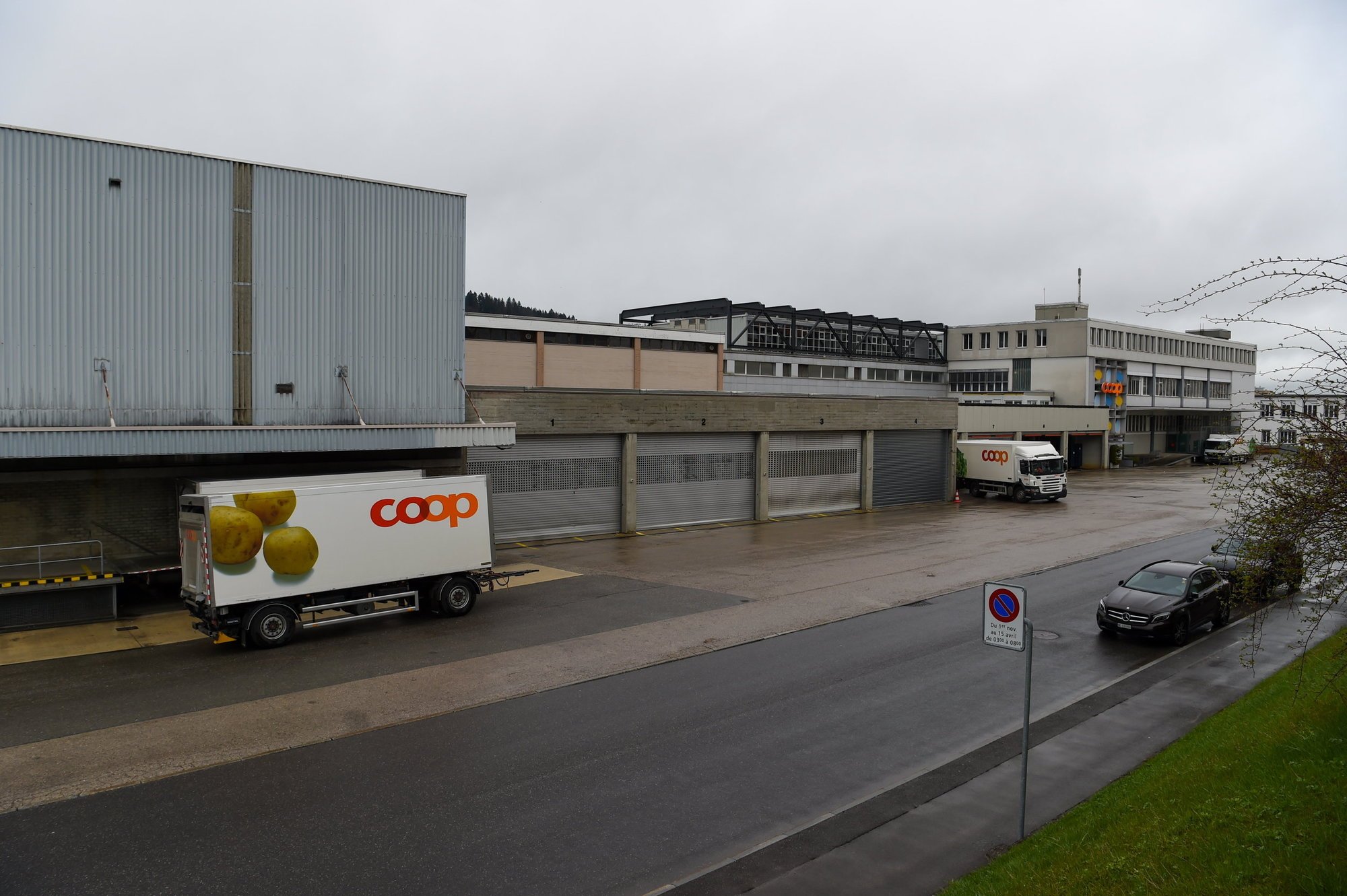 Les anciens entrepôts Coop à La Chaux-de-Fonds, bientôt destinés aux archives communales et cantonales.