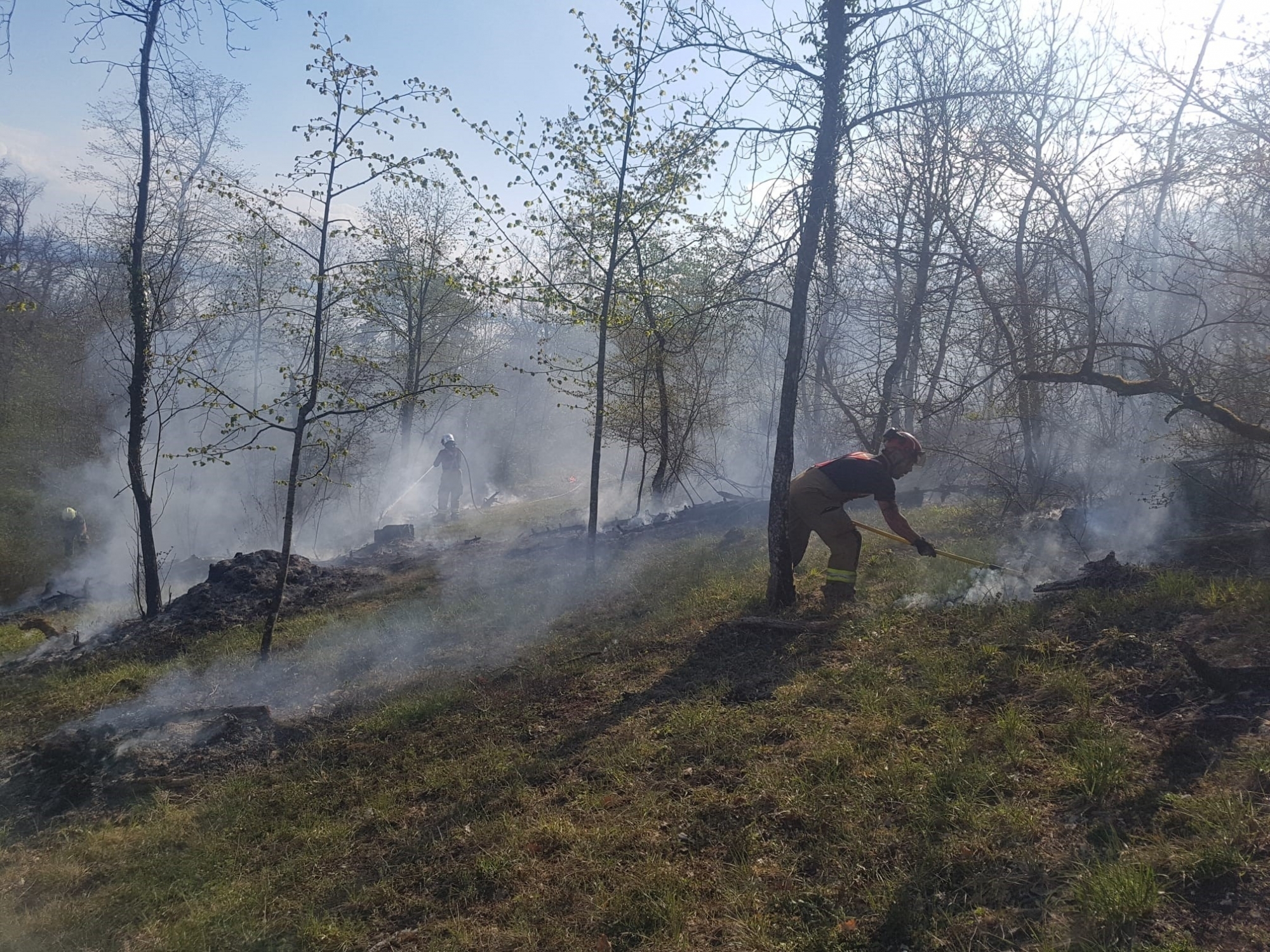 L'incendie de ce mardi a pris non loin des rochers de l'Ermitage, à Neuchâtel.