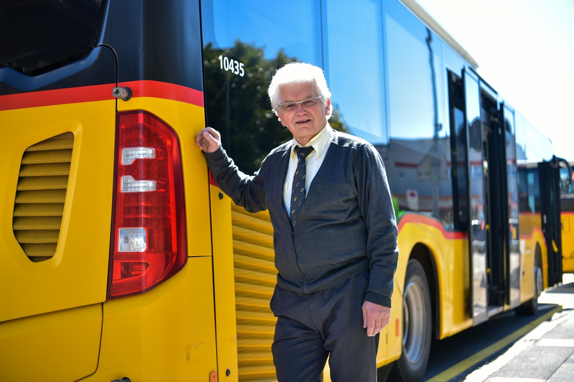 Patron d'une des plus grosses entreprises d'autocars du canton, Jean-Pierre Favre conduit actuellement les bus qui circulent sur la ligne 424 de TransN.