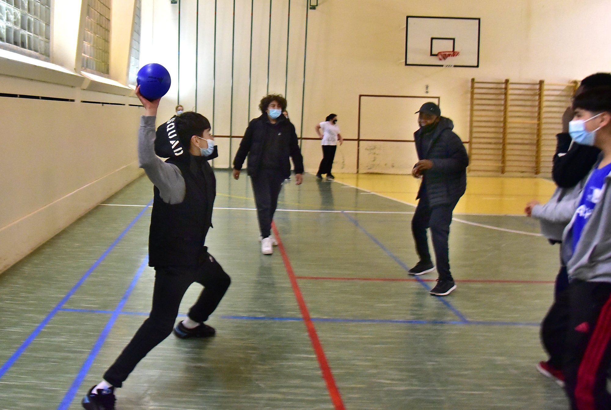 Bouger, s'amuser, discuter... Les adolescents du Locle peuvent profiter chaque samedi soir d'activités gratuites et libres.