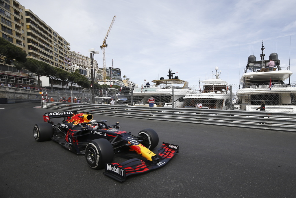 Pour la première fois de sa carrière, Verstappen (23 ans) se retrouve leader du championnat.