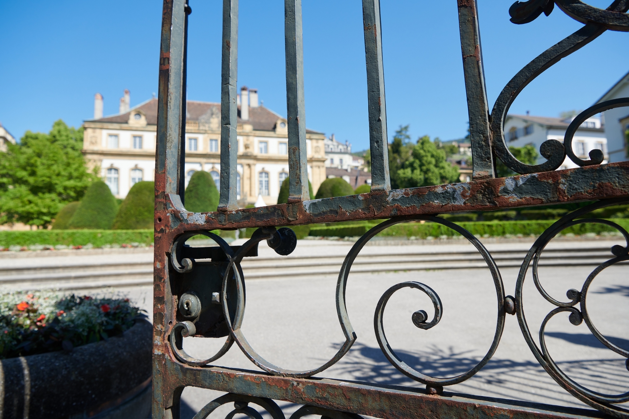 Le fer forgé laqué du portail d'entrée de l'hôtel DuPeyrou nécessite lui aussi une restauration.