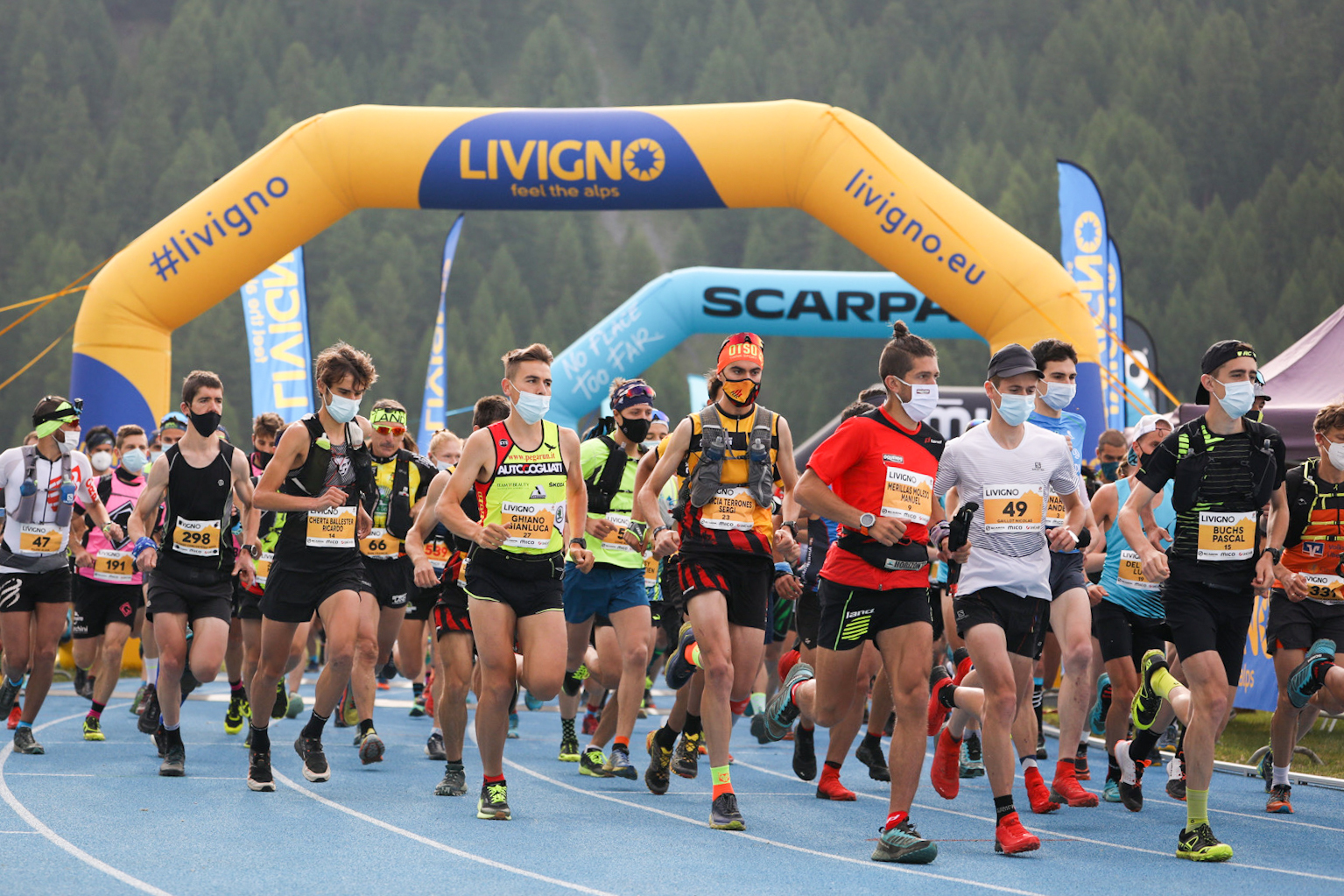 Le Neuchâtelois Pascal Buchs (ici à droite, en noir) au départ du Skymarathon, à Livigno, en Italie.