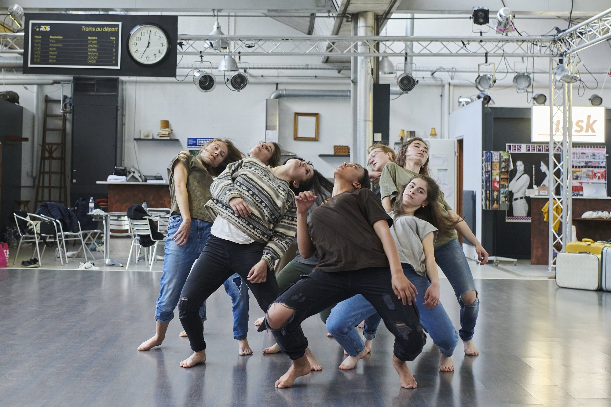 Danseurs et autres artistes évolueront dans un espace transformé en gare.