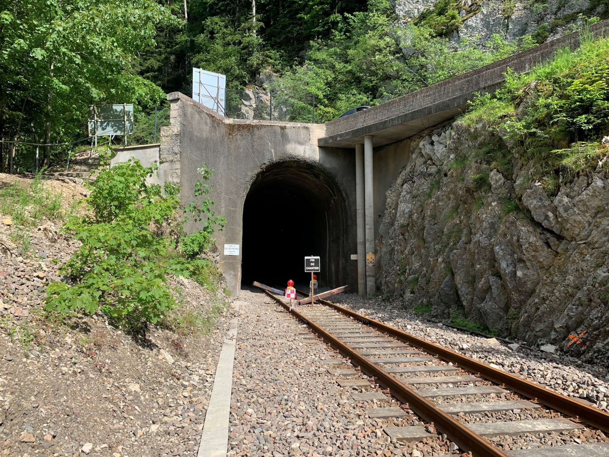 Des analyses sont en cours pour sécuriser la voûte du tunnel du Col-des-Roches, à la suite d'un éboulis.