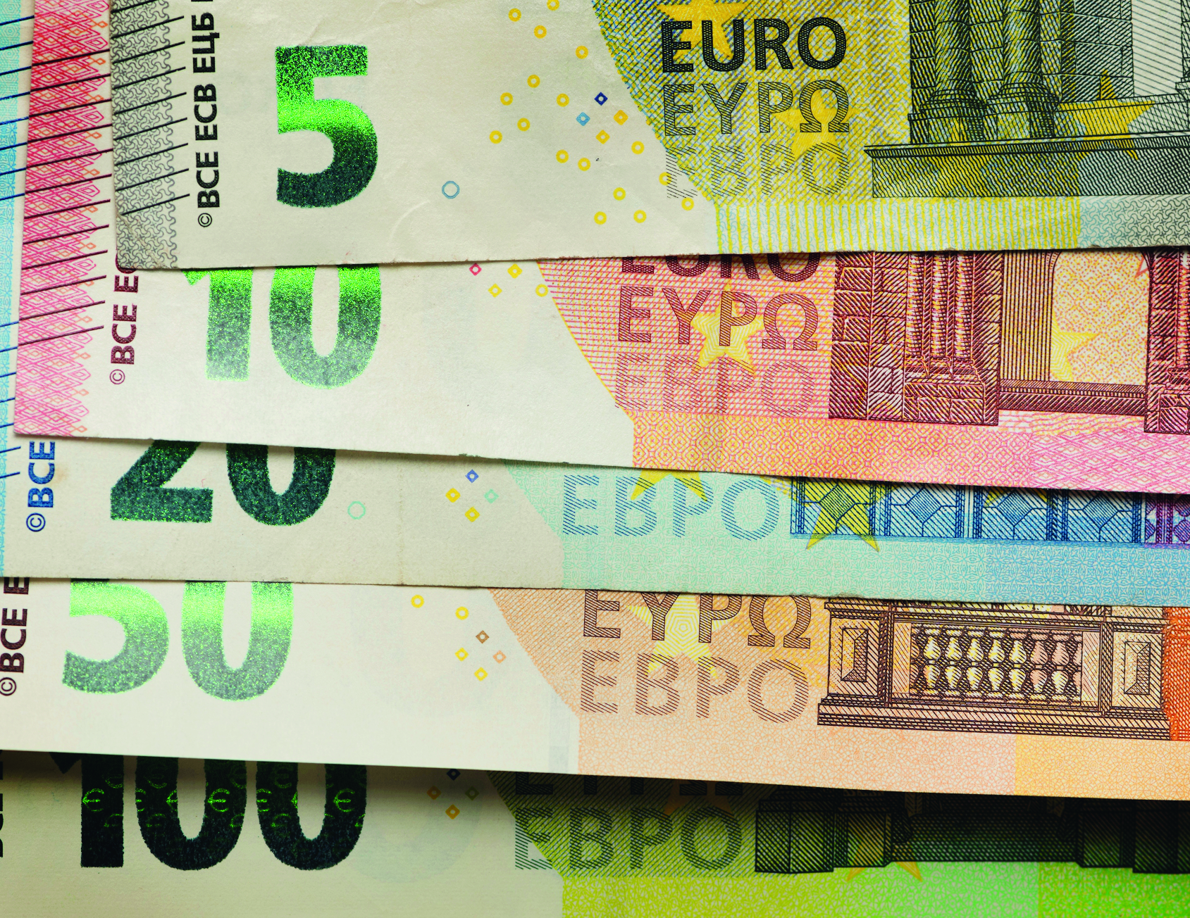 Euro Banknoten fotografiert am 15. Juni 2020 in Zuerich. (KEYSTONE/Christian Beutler)