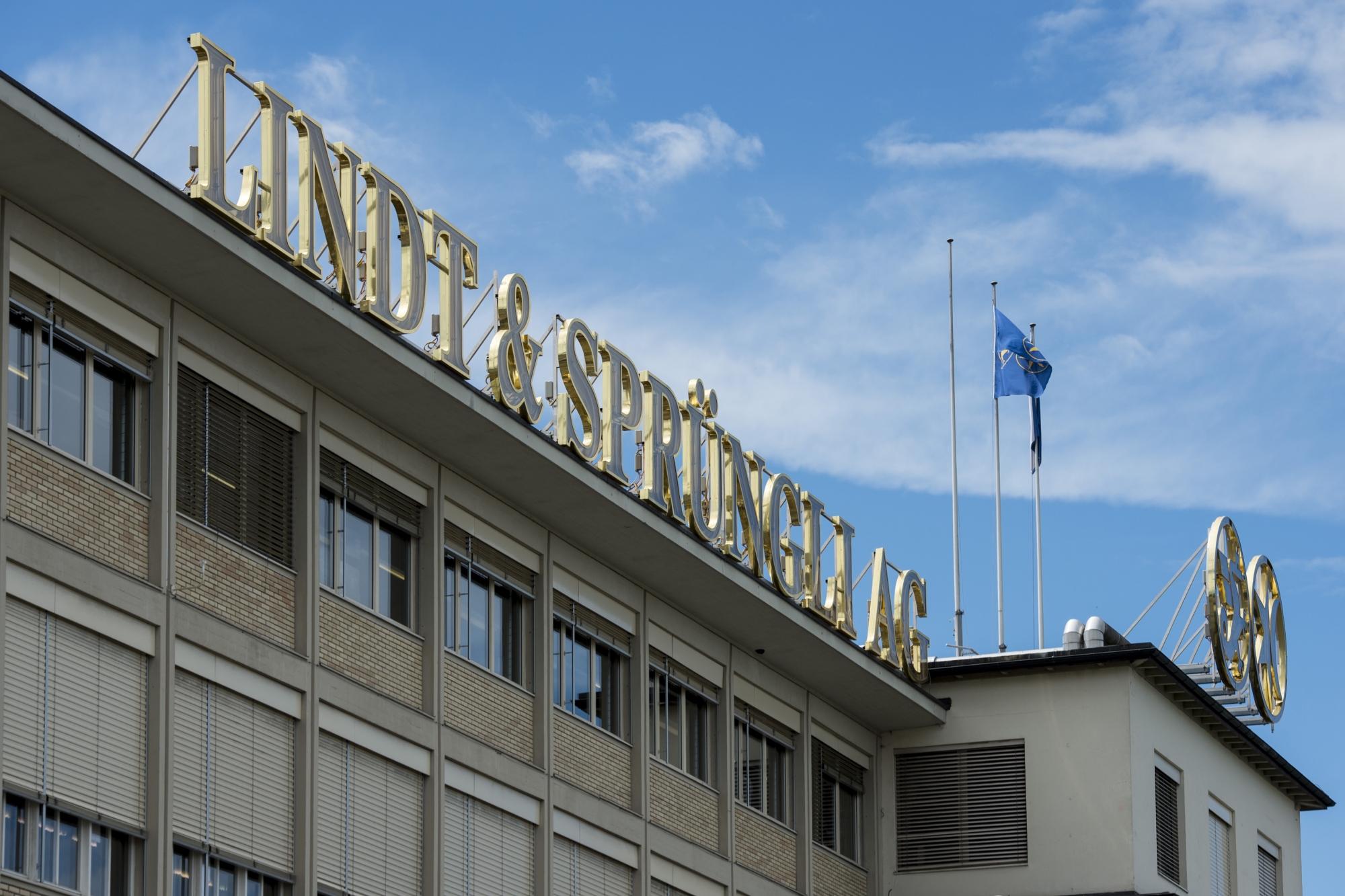 Blick auf den Sitz des Schokoladenkonzerns Lindt & Spruengli, aufgenommen am Montag, 14. Juli 2014 in Kilchberg. Wie heute bekannt wurde, kauft Lindt & Spruengli in der groessten Firmenuebernahme seiner Geschichte den traditionsreichen US-amerikanischen Suessigkeitenhersteller Russell Stover.(KEYSTONE/Ennio Leanza)