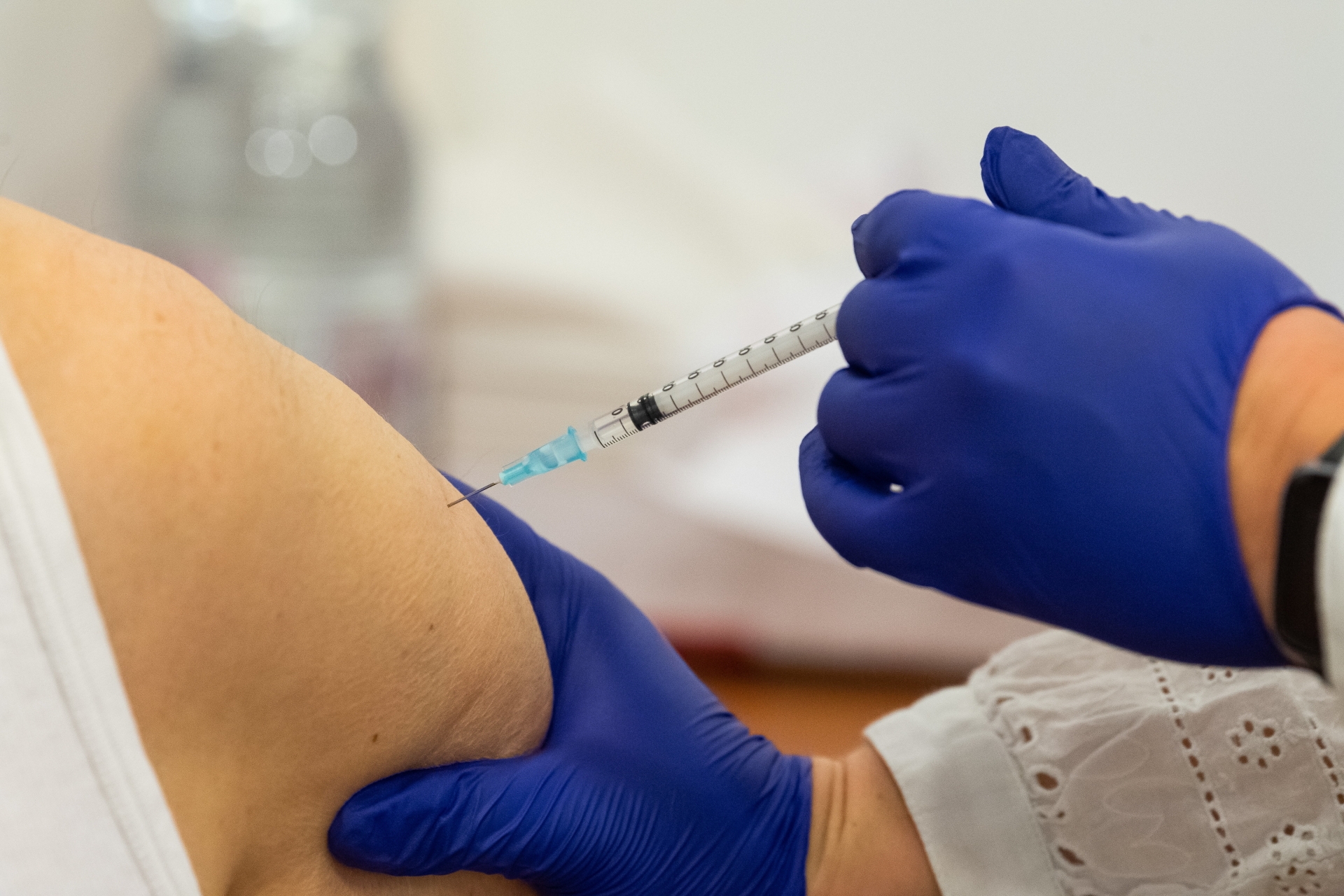 Pour inciter les personnes non vaccinées à franchir le pas, le canton propose la vaccination sans prise de rendez-vous dès la semaine prochaine au Centre cantonal à Courtételle.