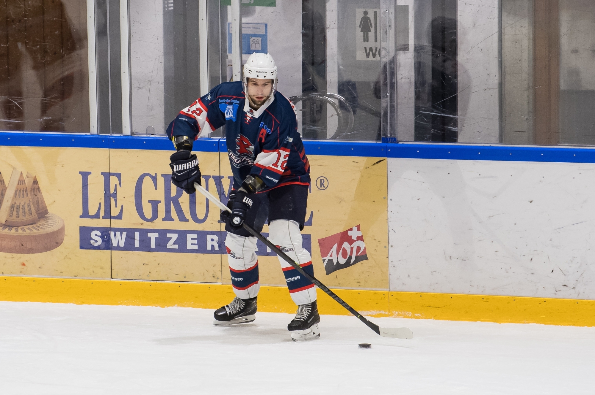 Colin Loeffel avec le maillot du HC Université Neuchâtel.