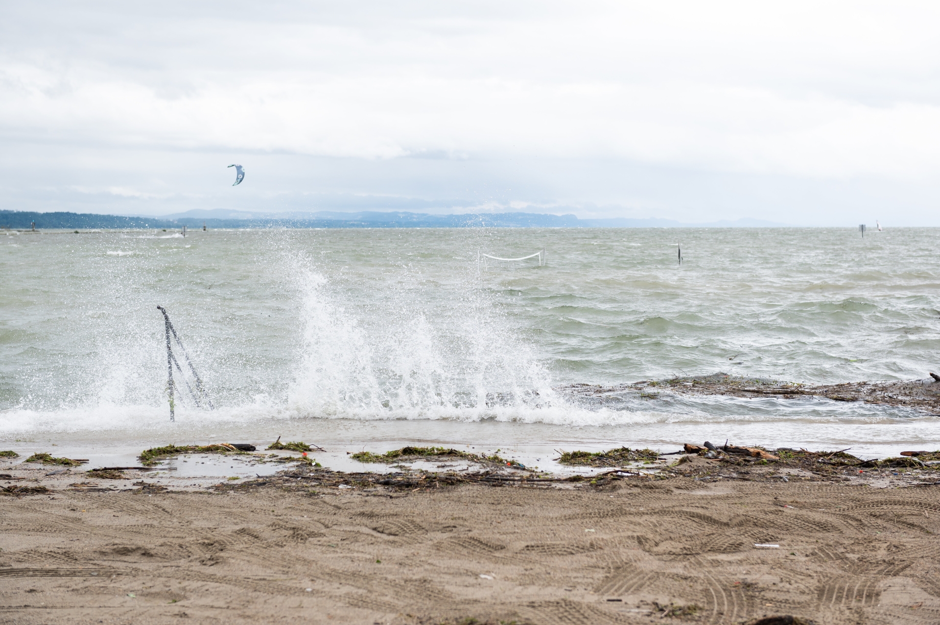 L'eau du lac de Neuchâtel n'a jamais été aussi haute, ici à la Tène.