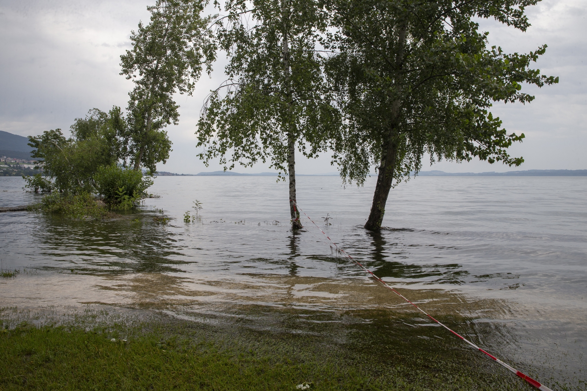 A Colombier, la plage du camping est toujours partiellement sous l'eau.