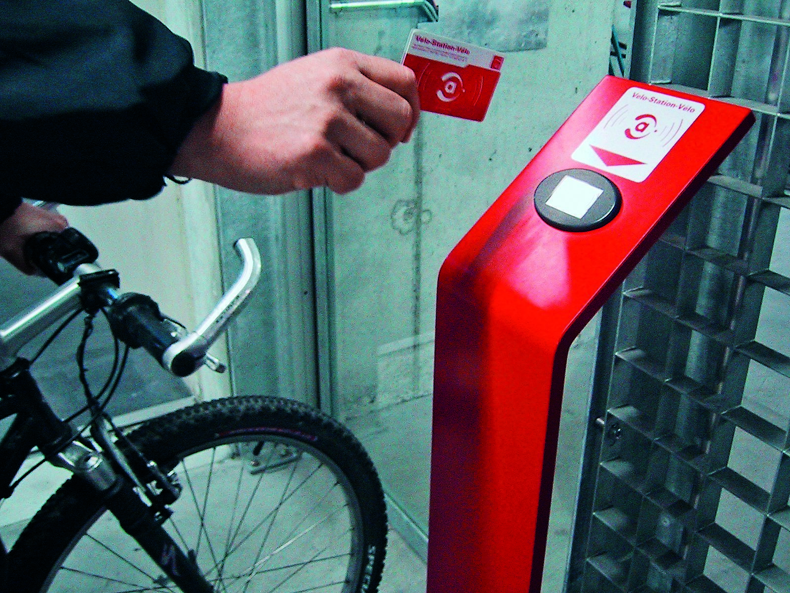 Pour Pro Vélo,  les stations de vélos dans les gares ferroviaires offrent un niveau de sécurité élevé.