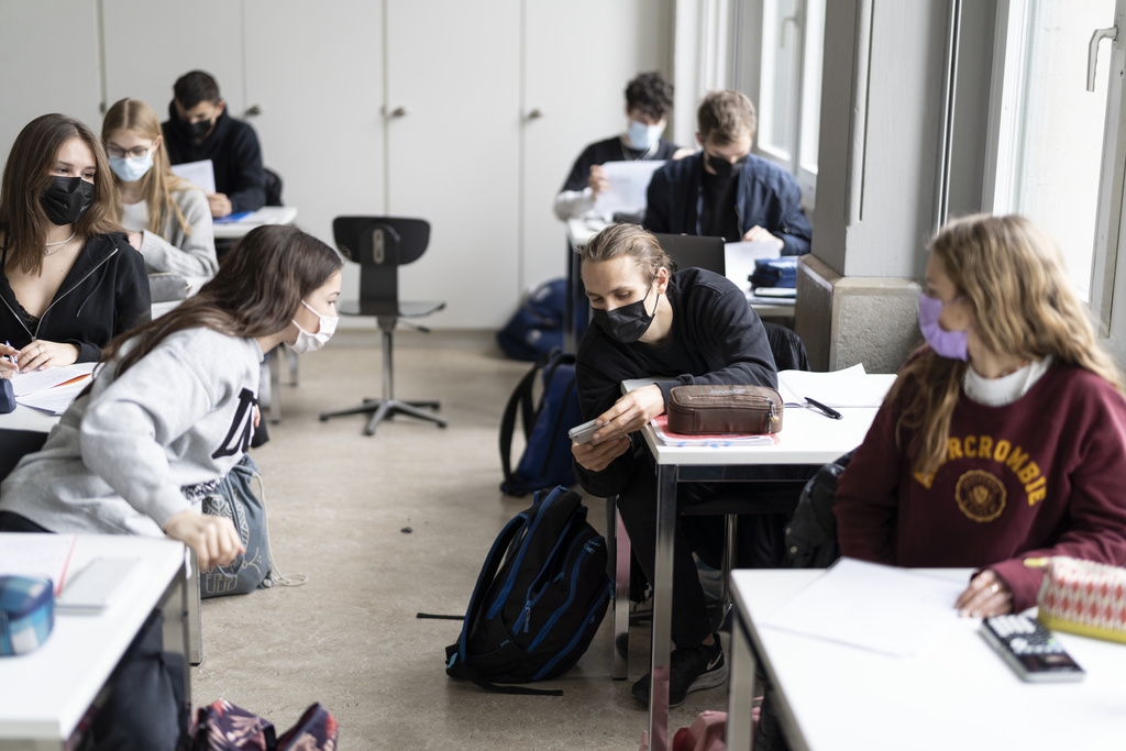 En classe, le masque est obligatoire pour les élèves neuchâtelois de 9 à 11e années et les enseignants.