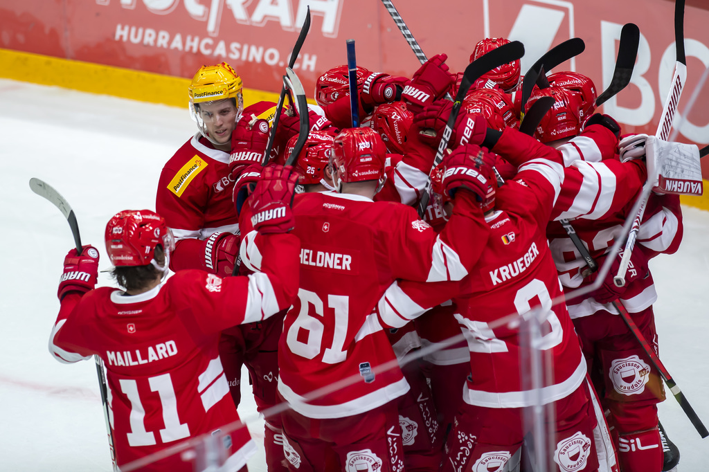 Les joueurs lausannois laissent éclater leur joie après leur victoire contre Genève.