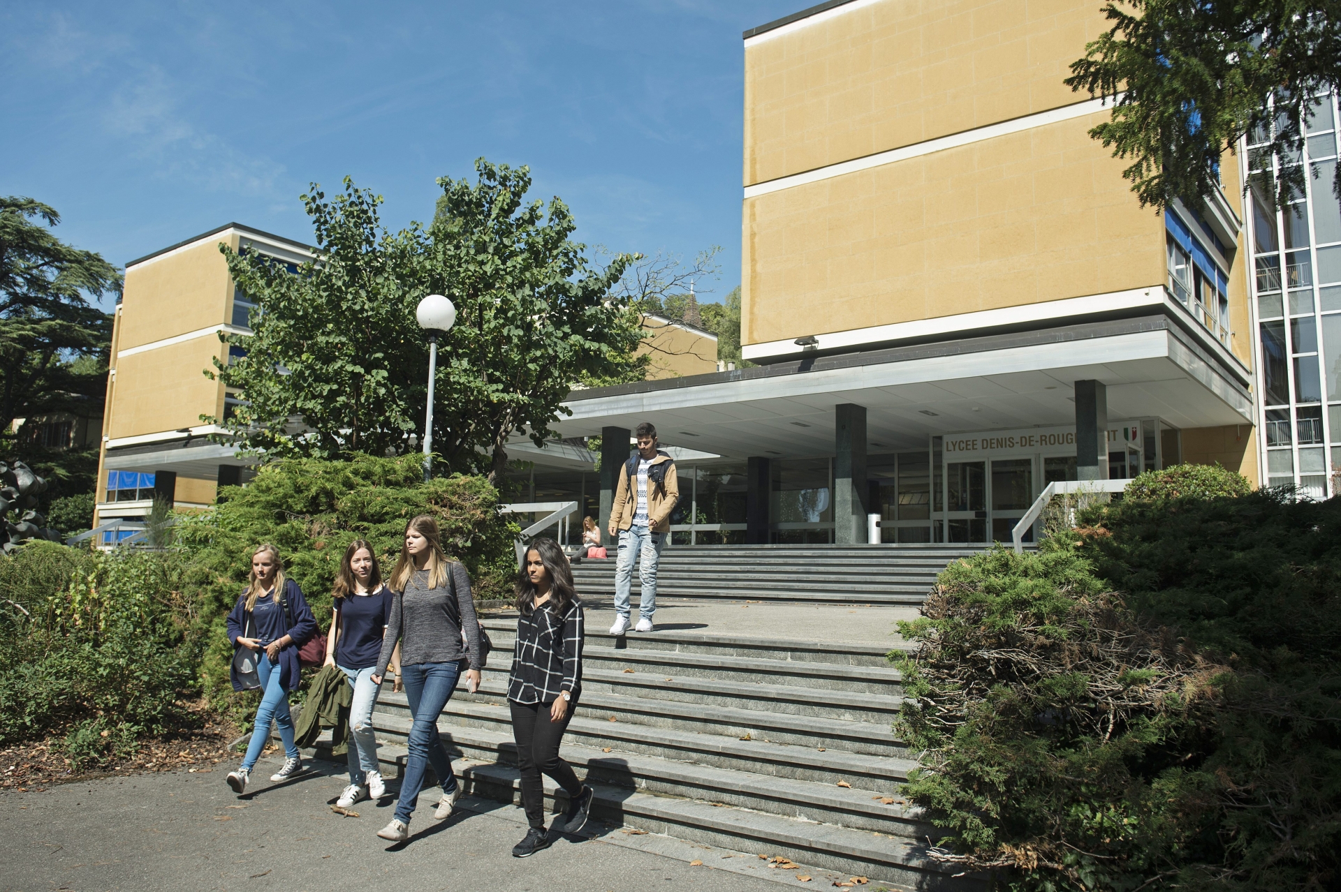 Les lycéens neuchâtelois (ici au lycée Denis-de-Rougemont) pourront effectuer des échanges linguistiques dans le canton de Schwytz.