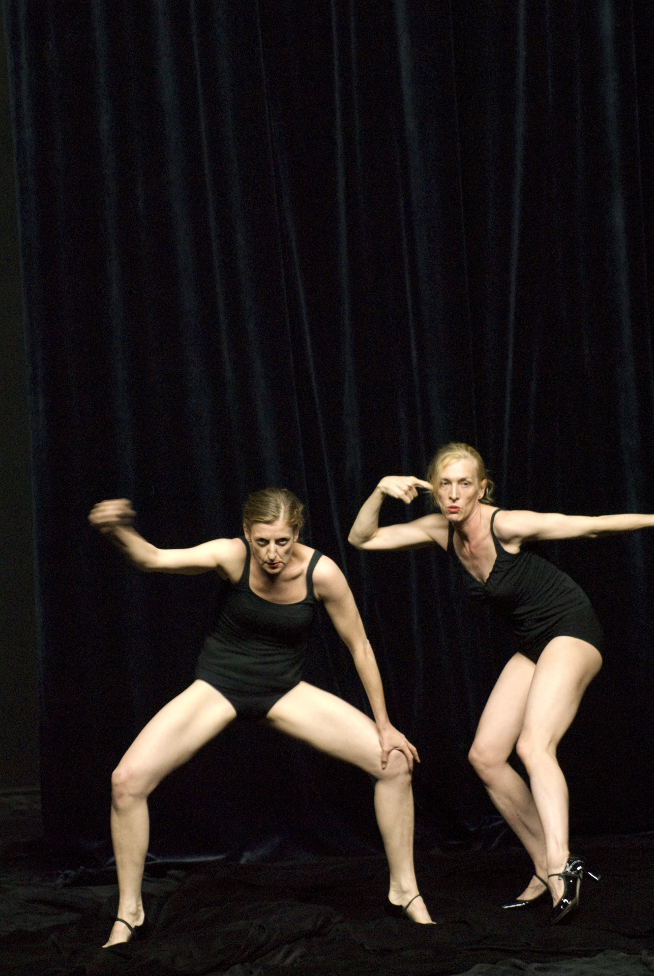 La Ribot (à gauche) et Mathilde Monnier: deux grandes figures de la danse contemporaine de passage à La Chaux-de-Fonds.