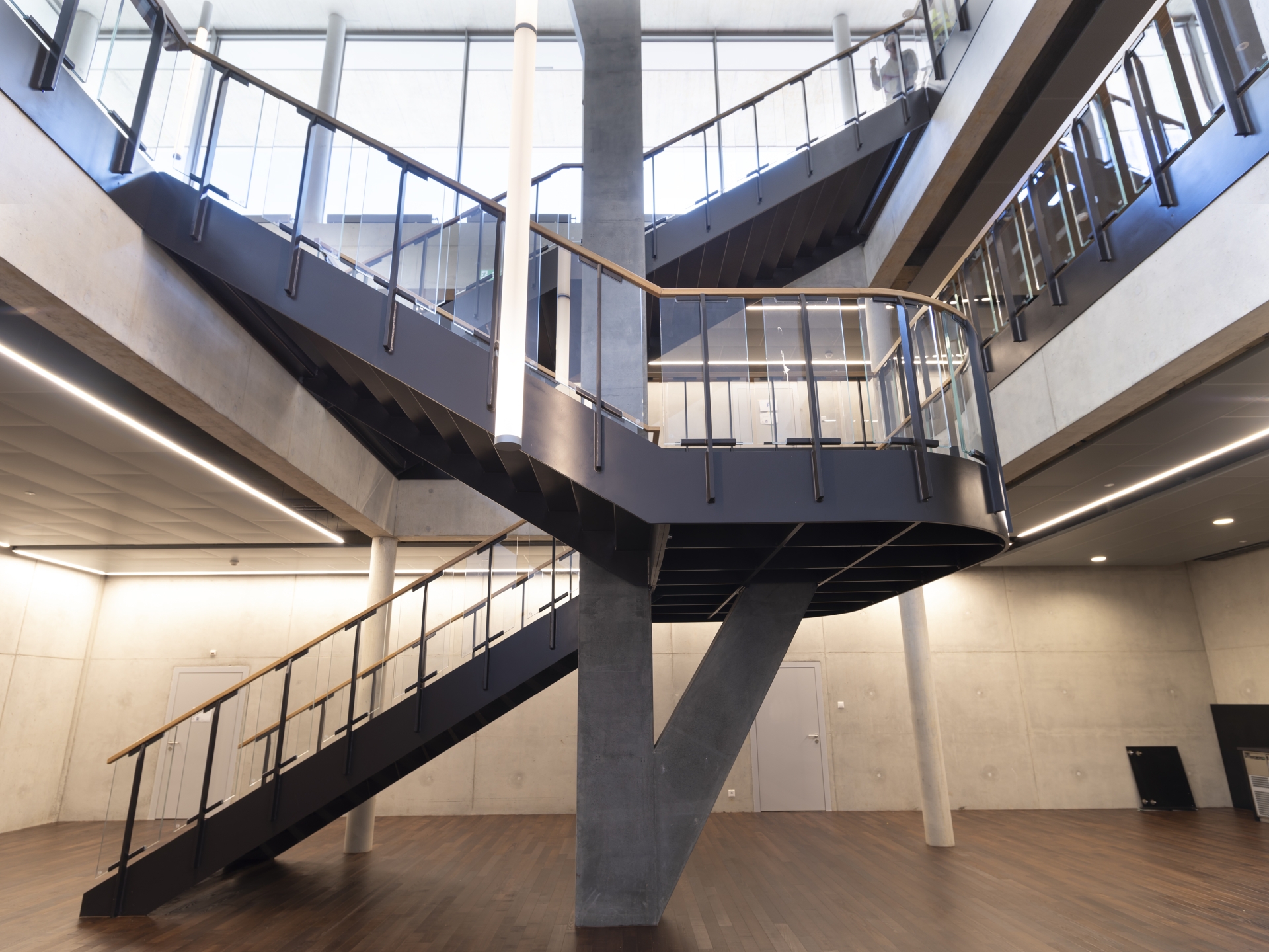 Durant les journées de samedi et de dimanche, le public pourra déambuler librement dans la totalité du bâtiment.