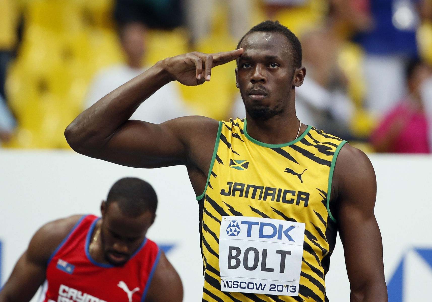 epa03819479 Usain Bolt of Jamaica gestures before his race in the men's 100m heats during the 14th IAAF World Championships at Luzhniki stadium in Moscow, Russia, 10 August 2013.  EPA/KERIM OKTEN