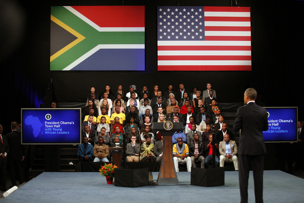 Le président américain a notamment rencontré de jeunes Africains prometteurs dans le township de Soweto.