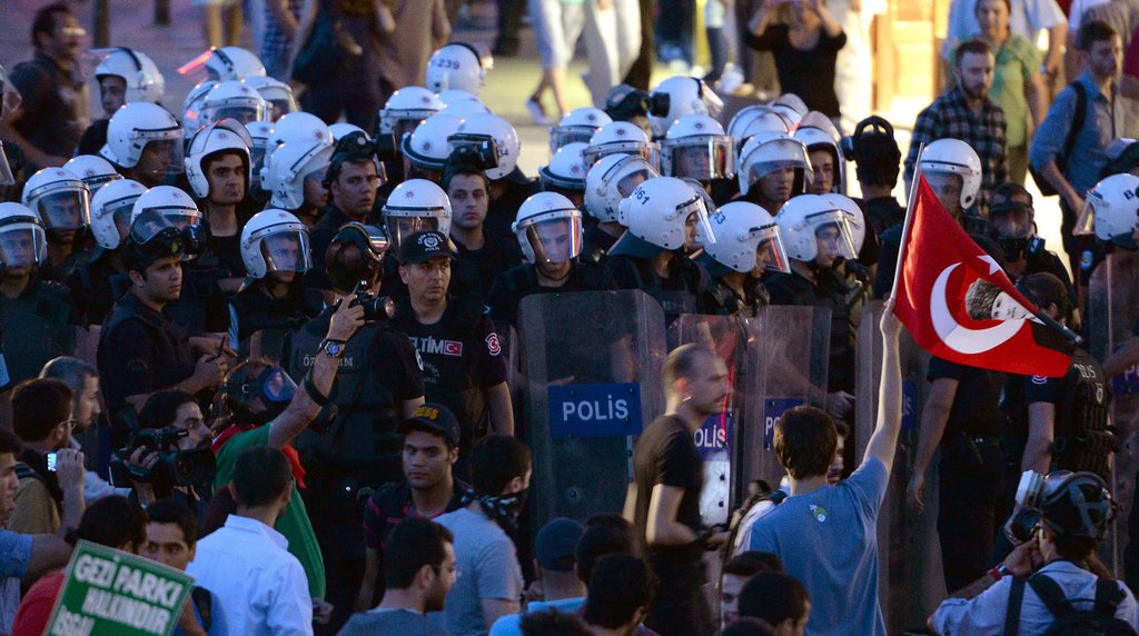 Policiers et manifestants se sont fait face pendant 2h à Istanbul.