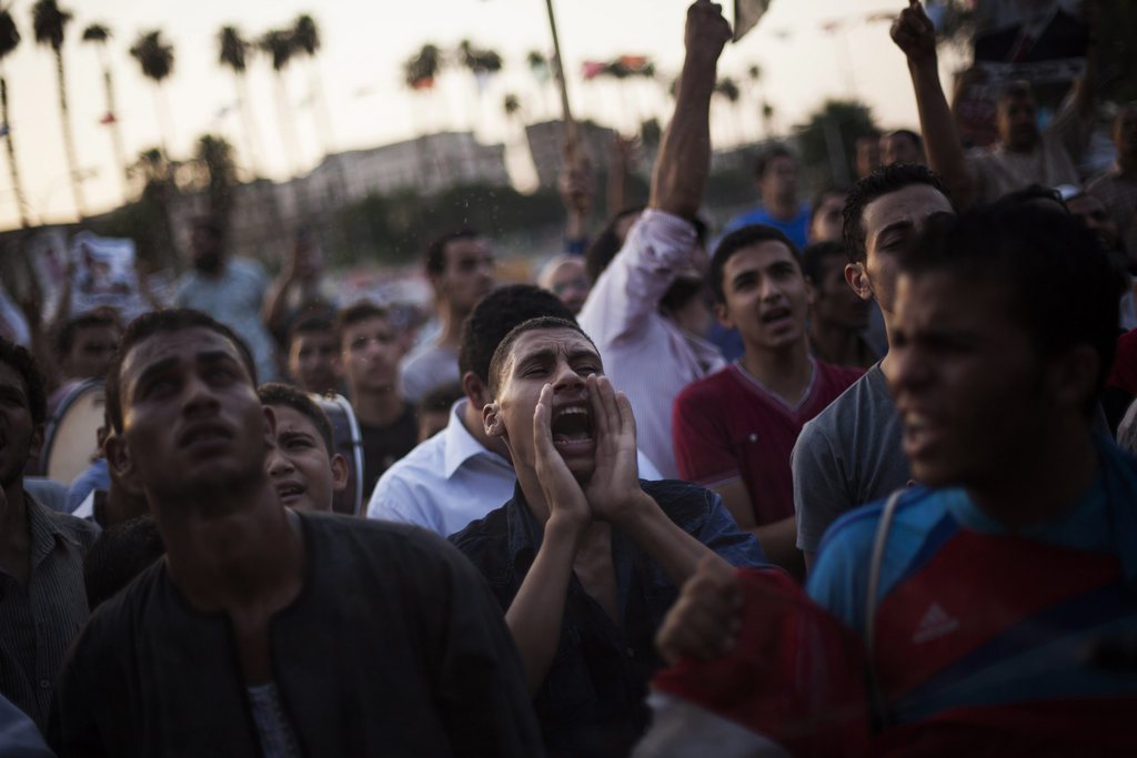 Au lendemain de heurts qui ont fait 72 morts en Egypte, les islamiste et le nouveau gouvernement sont tous les deux déterminés. 
