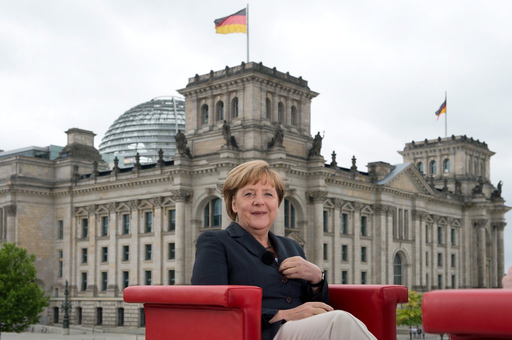 Angela Merkel a promis dimanche soir qu'elle allait travailler à imposer des règlements plus sévères sur la protection des données personnelles. La chancelière a dit espérer qu'à l'avenir les Etats-Unis respecteront le droit allemand.