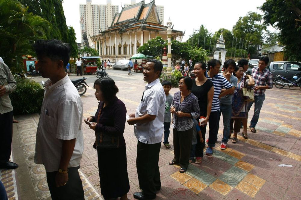 Cambodian villagers line up to vote at a polling station at Wat Than pagoda, in Phnom Penh, Cambodia, Sunday, July 28, 2013.  Cambodians began voting across the country Sunday to take part in what has become a familiar ritual - the re-election of Prime Minister Hun Sen, who has been on the job for 28 years and says he hopes to rule for at least another decade. (AP Photo/Heng Sinith)