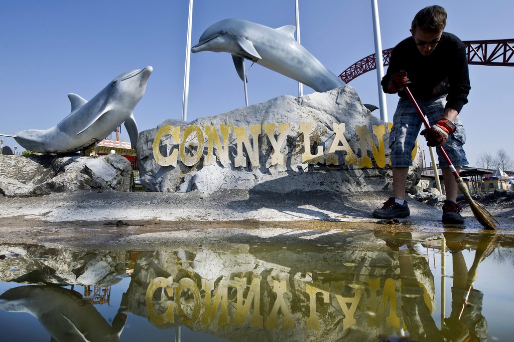 L'affaire des deux dauphins morts fin 2011 dans le parc d'attraction Connyland à Lipperswil (TG) donnera finalement lieu à un procès suite au recours du vétérinaire contre l'amende de 4000 francs qui lui a été infligée.