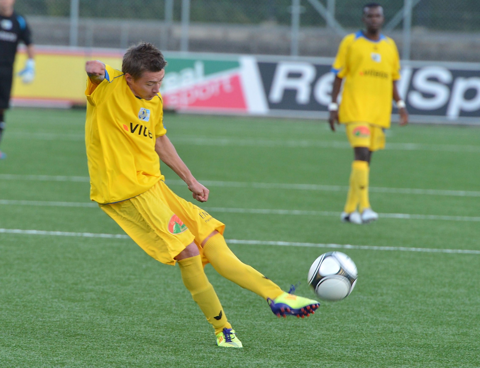 FCC Johnny Szlykowicz marque le premier but sur ce tir
La Chaux de Fonds 21 aout 2013
Photo R Leuenberger