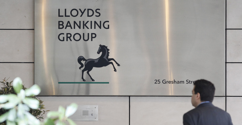 La banque britannique Lloyds Banking Group a annoncé mercredi la vente de son activité d'assurance-vie en Allemagne Heidelberger Leben à Cinven et Hannover Rück. 
