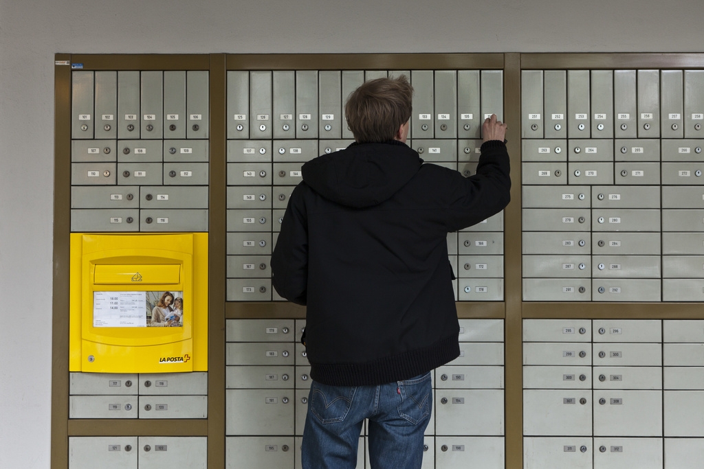 La Poste compte diminuer le nombre de cases postales en Suisse.