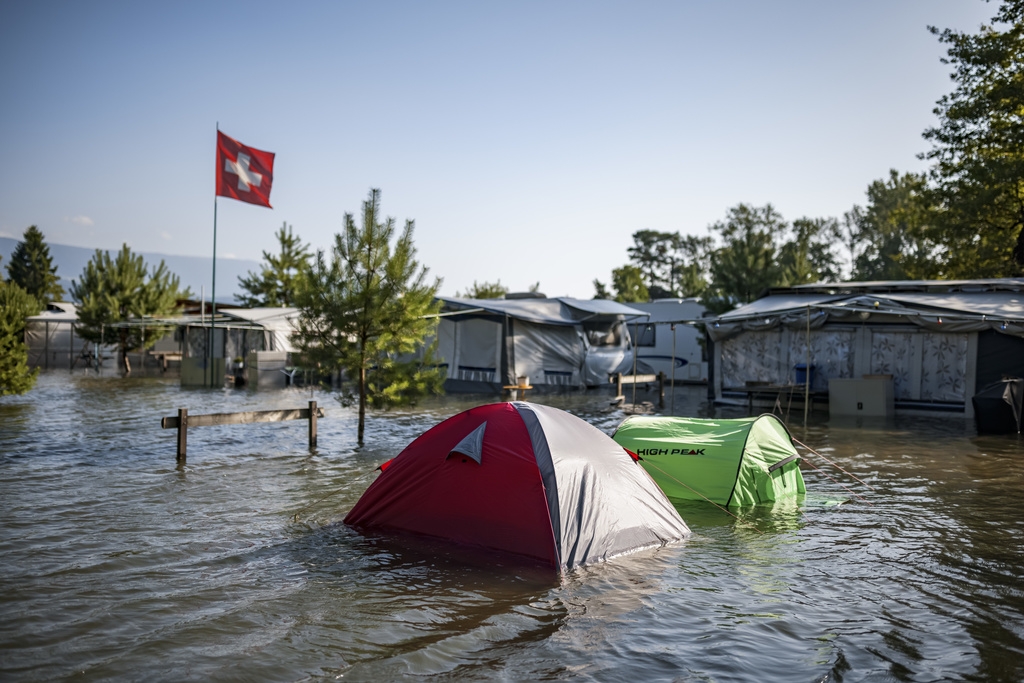 La pluie a fait déborder les lacs et causé des dégâts.