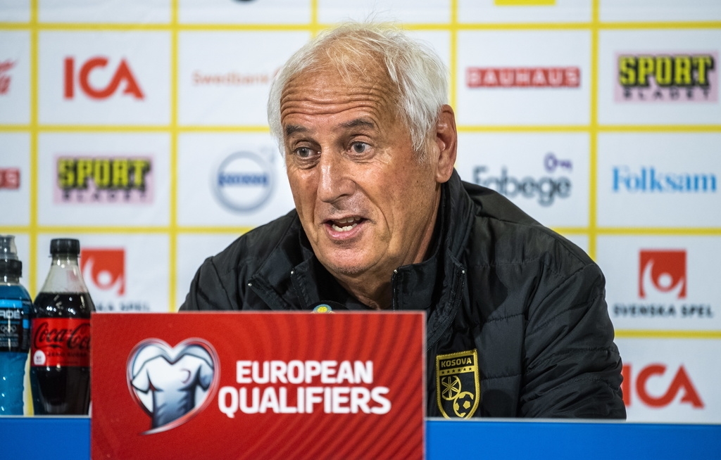 epa09513534 Bernard Challandes, head coach of Kosovo's national soccer team attends a press conference at Friends Arena in Stockholm, Sweden, 08 October 2021, on the eve of the 2022 FIFA World Cup European Qualifying Group B match between Sweden and Kosovo. EPA/Claudio Bresciani SWEDEN OUT