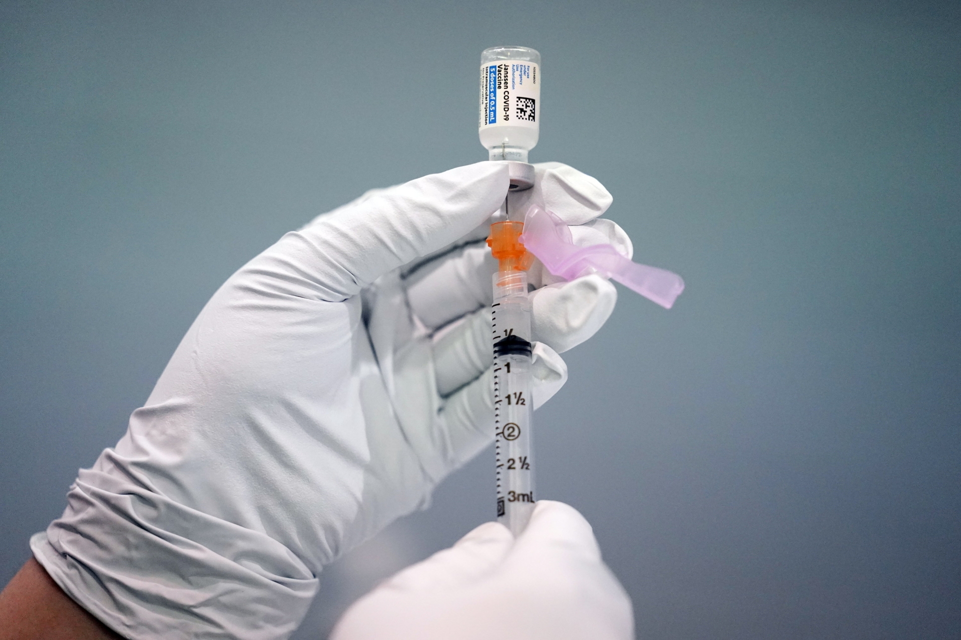 Dans le canton de Berne, environ 300 doses de ce nouveau vaccin pourront être administrées chaque jour à des personnes de 18 ans et plus.