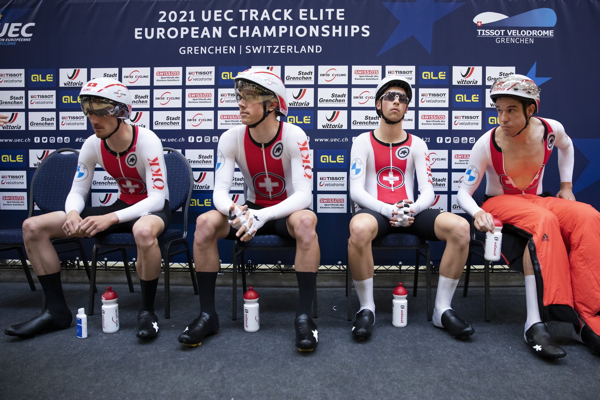 Valère Thiébaud (deuxième depuis la droite) et ses coéquipiers de l'équipe de Suisse de poursuite ont terminé deuxièmes aux Européens.