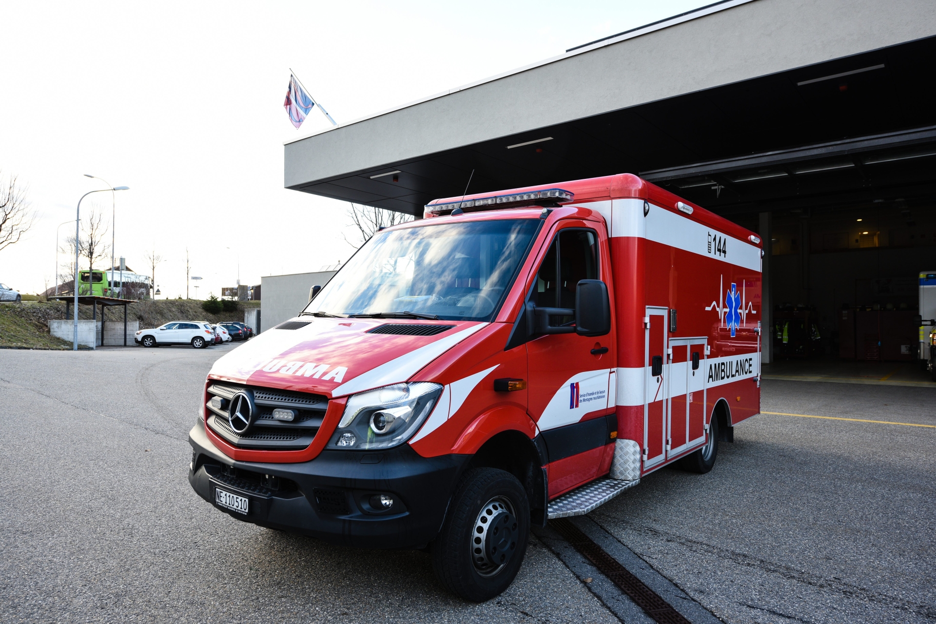Les ambulances du SIS des Montagnes neuchâteloises ont dû intervenir sur les deux accidents.