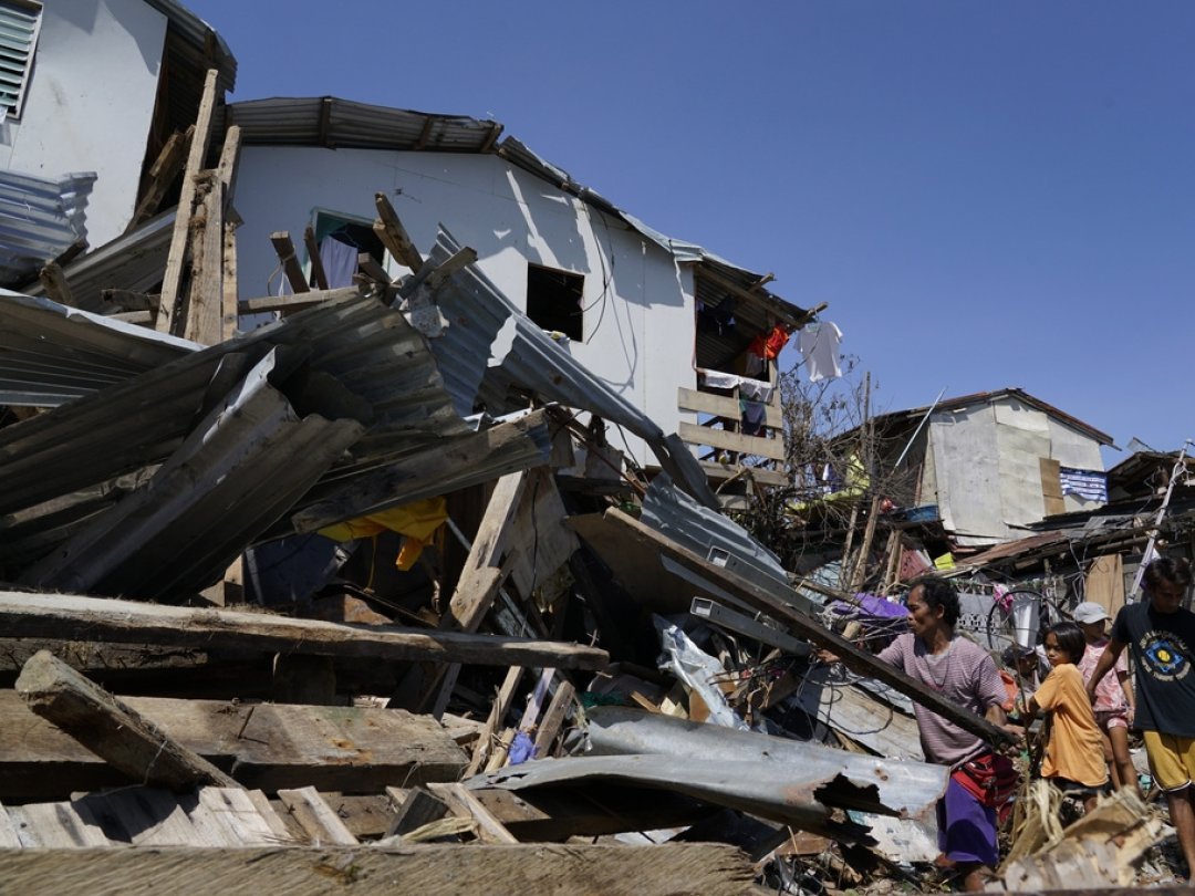 Des photographies ont montré des dégâts considérables dans les régions touchées.