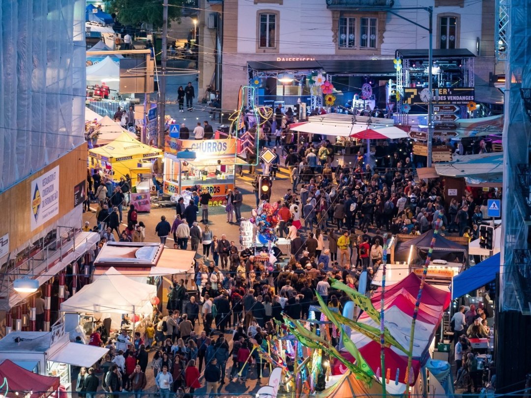 Les rues de Neuchâtel bondées à l'occasion de la Fête des vendanges (ici en 2019). Les grandes manifestations doivent reprendre vie dans les mois à venir.