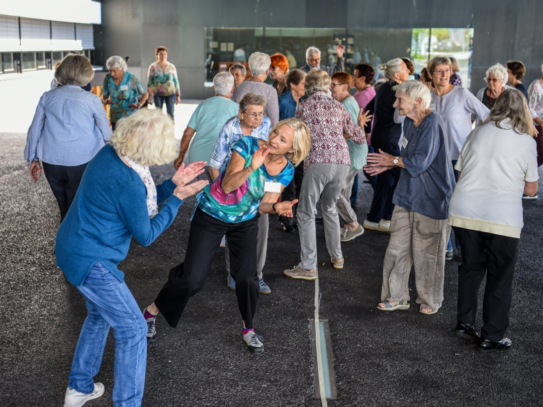 La danse rythmique pour seniors est enseignée à La Chaux-de-Fonds et à Neuchâtel.