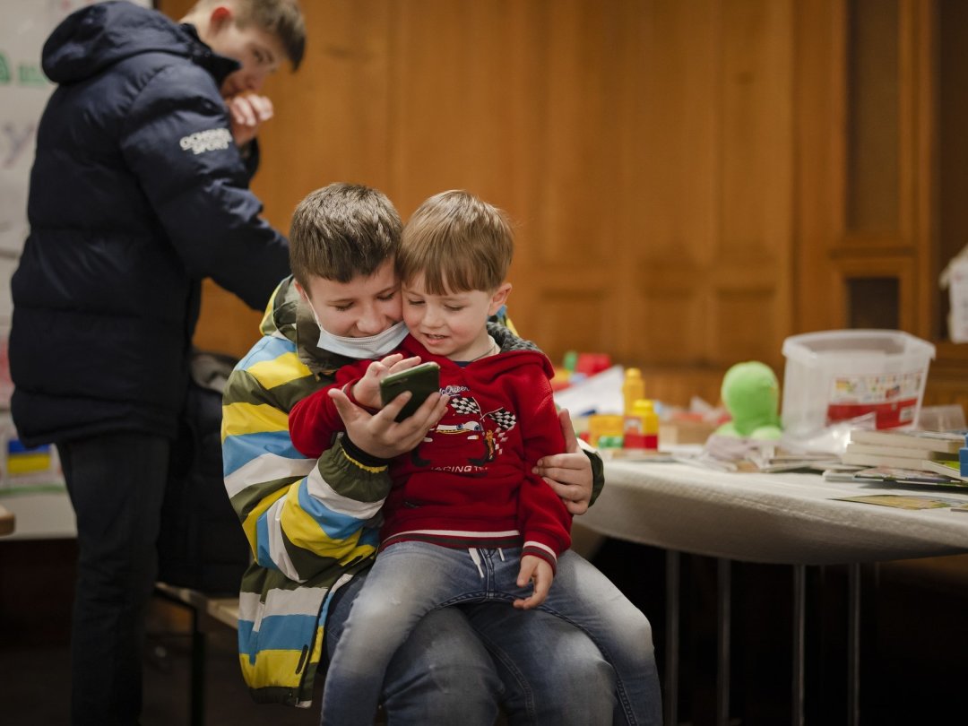 Au 30 mai 2022, le canton de Neuchâtel accueille 968 réfugiés ukrainiens. Ici, des enfants attendant au centre d'enregistrement de Zurich.