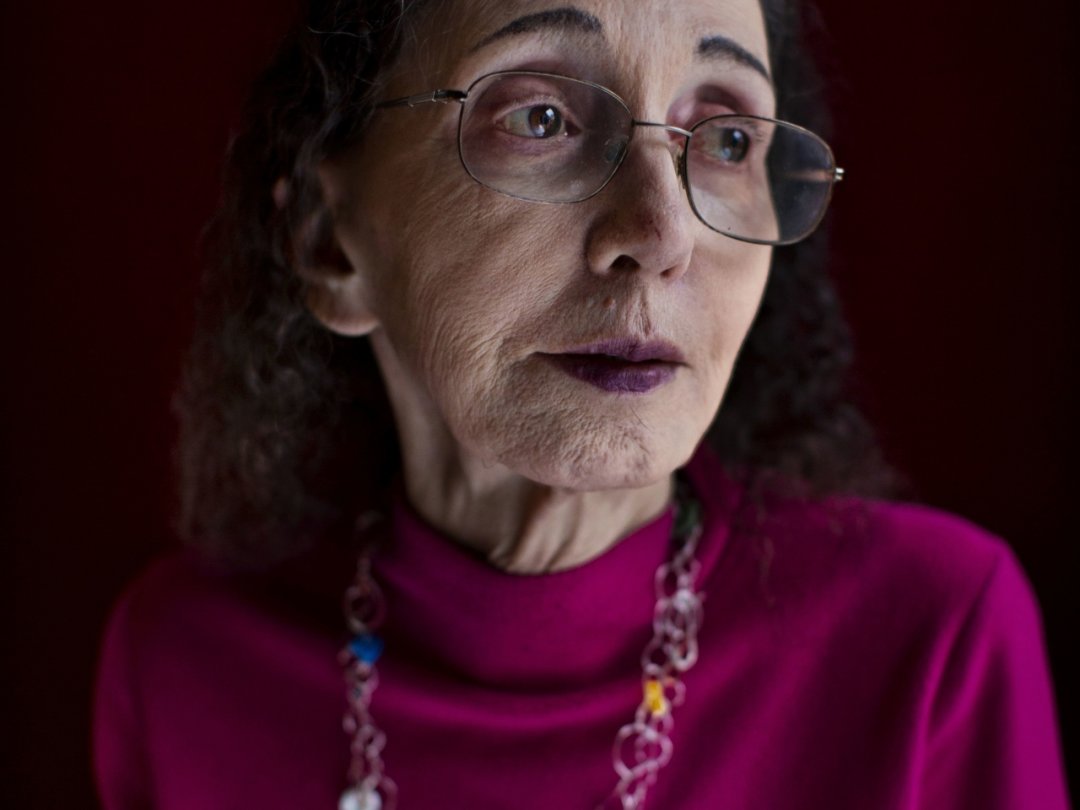 Joyce Carol Oates photographiée chez elle dans le New Jersey.