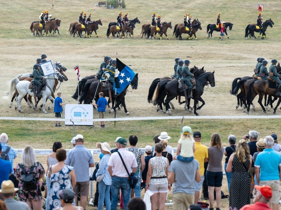 Parade des dragons et cavaliers d'Argovie, canton hôte d'honneur de l'événement.