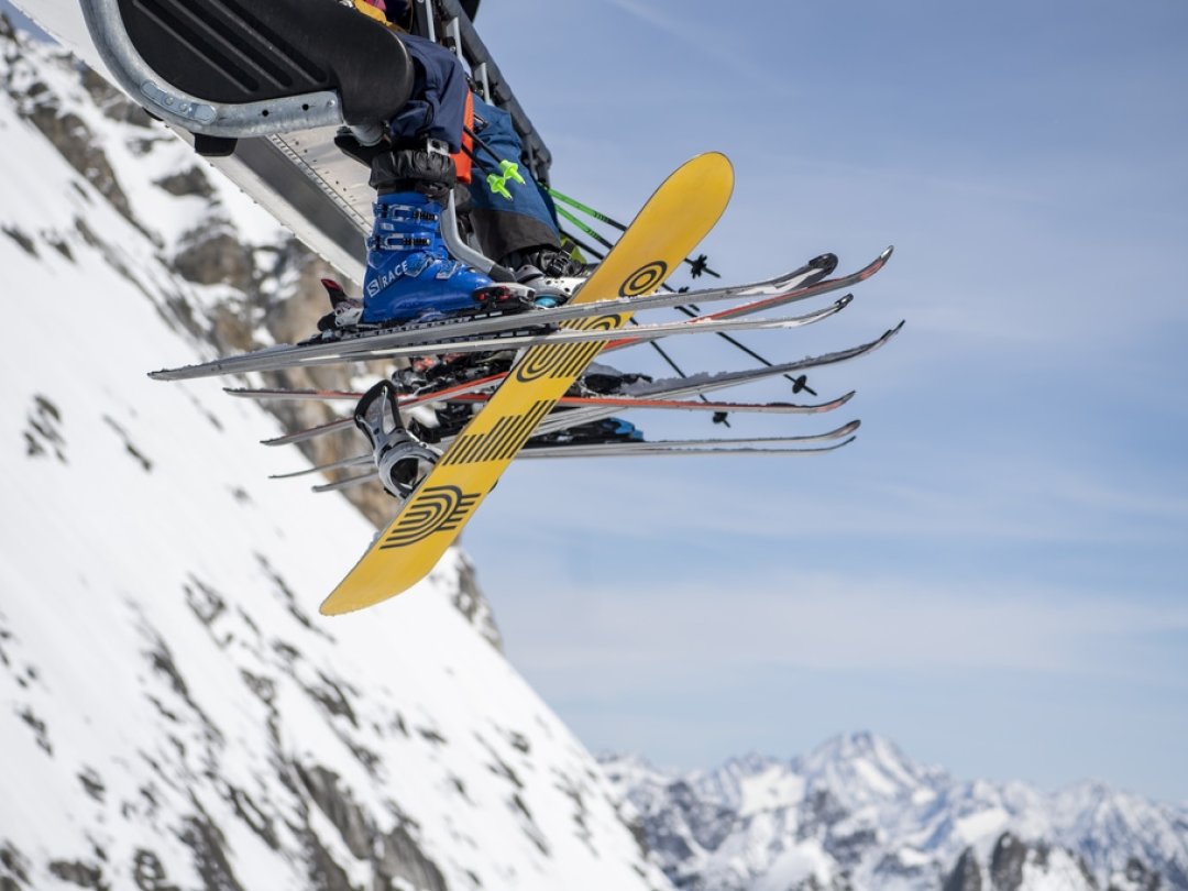 La hausse des prix des forfaits pour les amateurs de sports d'hiver devrait être contenue et s'inscrire en deçà des 3%. (illustration)