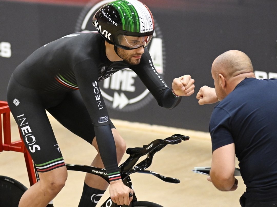 Le cycliste italien Filippo Ganna a battu le record du monde de cyclisme sur une heure au Vélodrome Suisse à Granges samedi.