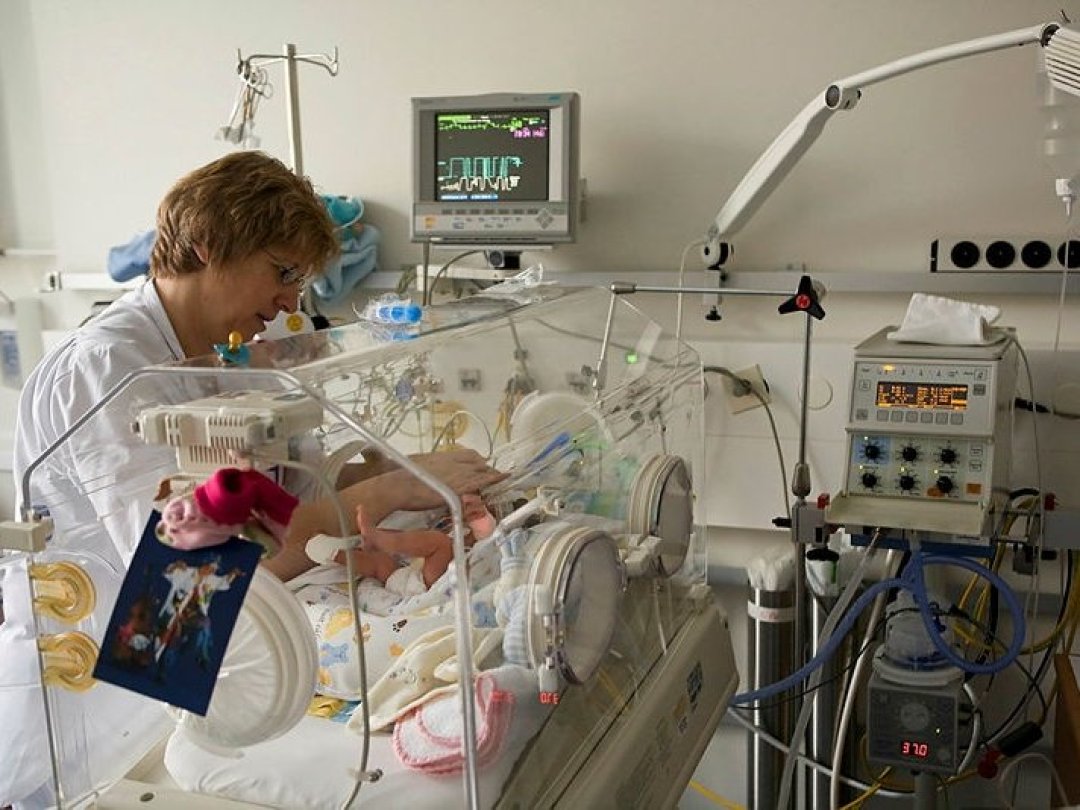 Dix bébés et très jeunes enfants sont hospitalisés à Neuchâtel en raison du virus de la bronchiolite (image d'illustration).