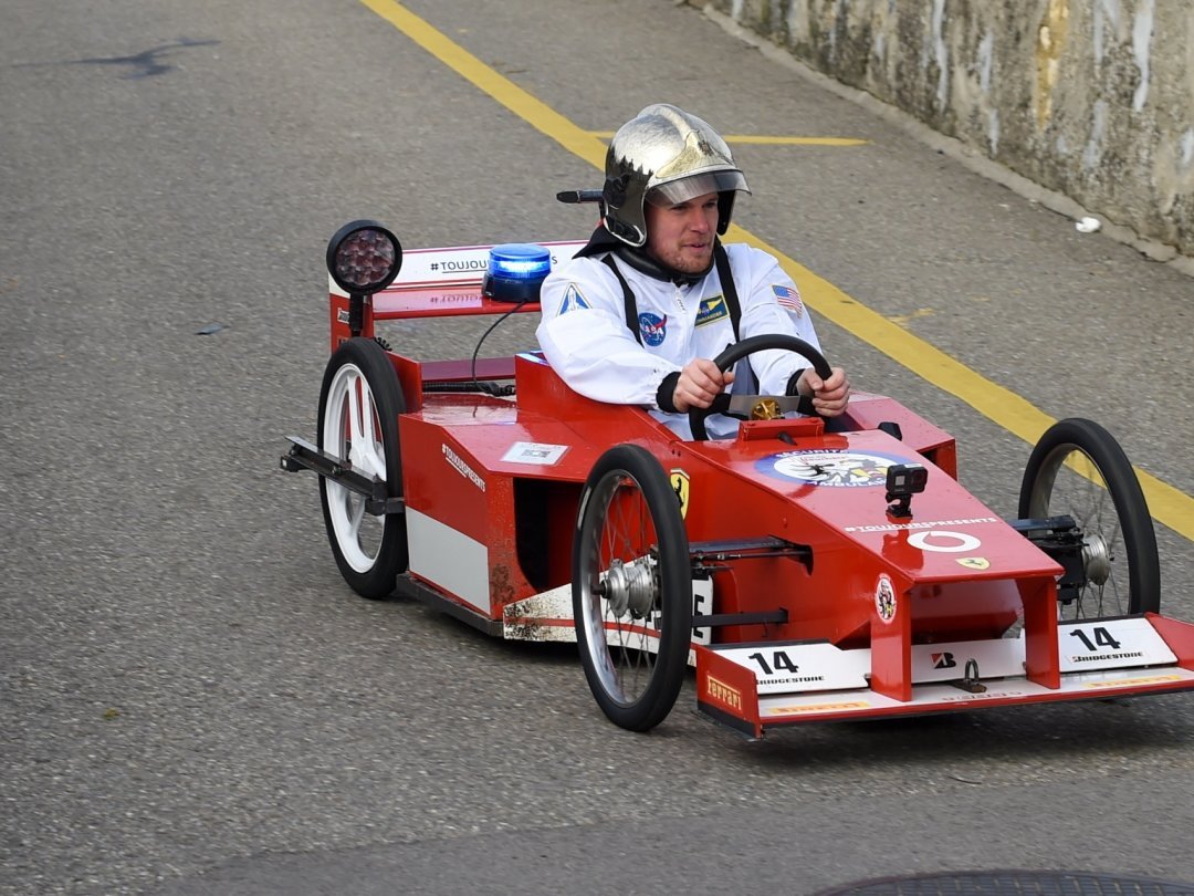 Les pompiers et ambulanciers de Neuchâtel ont remporté la course grâce à leur bolide rouge.