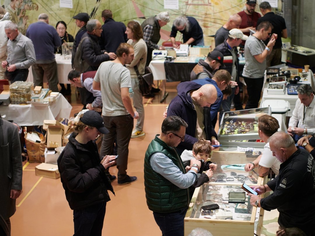 Plus d'un millier de visiteurs sont venus tenter de dénicher la montre de leurs rêves à la 46e Bourse suisse d'horlogerie de La Chaux-de-Fonds, ce dimanche au Musée international d'horlogerie.