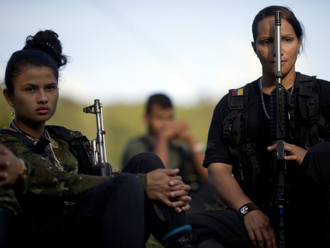 De jeunes combattantes des Forces armées révolutionnaires de Colombie (FARC) photographiées en janvier 2016. Les femmes ont été incluses dans les pourparlers de paix, avec succès, estime Leandra Bias.